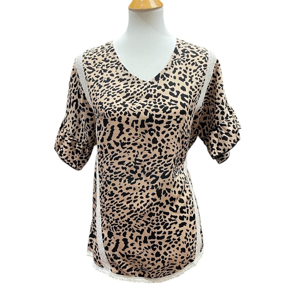 Grace & Emma Women's Leopard Print and Lace Short Sleeve Lightweight Top Med.